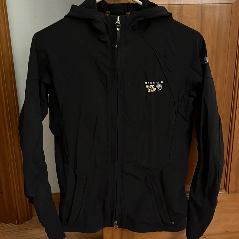 Mountain Hardwear spring hooded jacket. Light weight, water resistant.